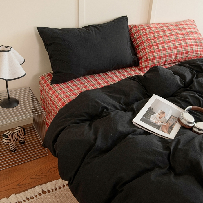 91家纺网 家纺一手货源 找家纺 尤米 2025新款亲肤舒适混搭ins风四件套系列 树莓黑巧