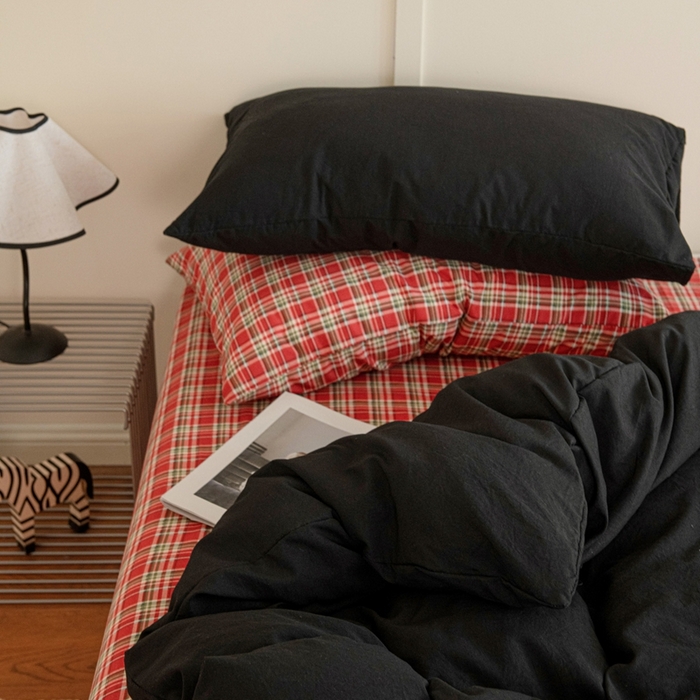 91家纺网 家纺一手货源 找家纺 尤米 2025新款亲肤舒适混搭ins风四件套系列 树莓黑巧