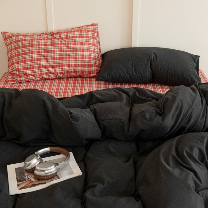 91家纺网 家纺一手货源 找家纺 尤米 2025新款亲肤舒适混搭ins风四件套系列 树莓黑巧