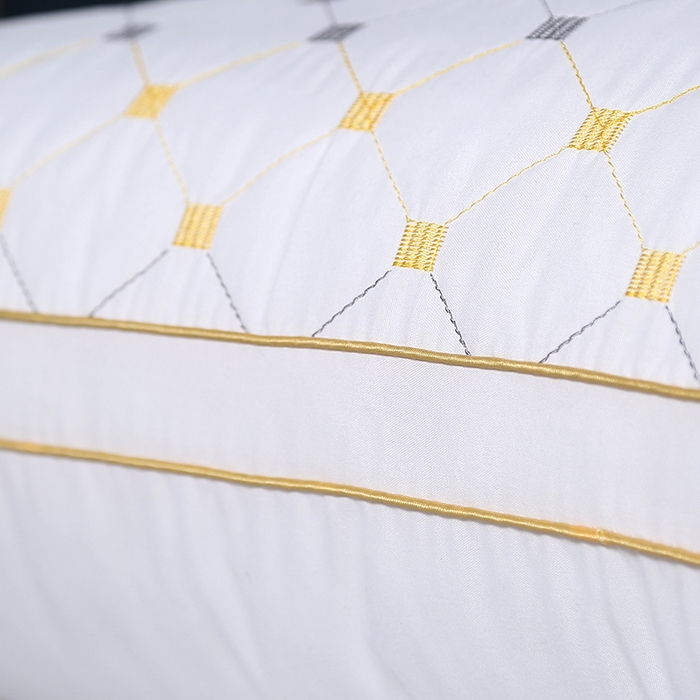 91家纺网 家纺一手货源 找家纺 （总）圣之寐 2025新款满天星磨毛羽丝绒刺绣枕枕头枕芯