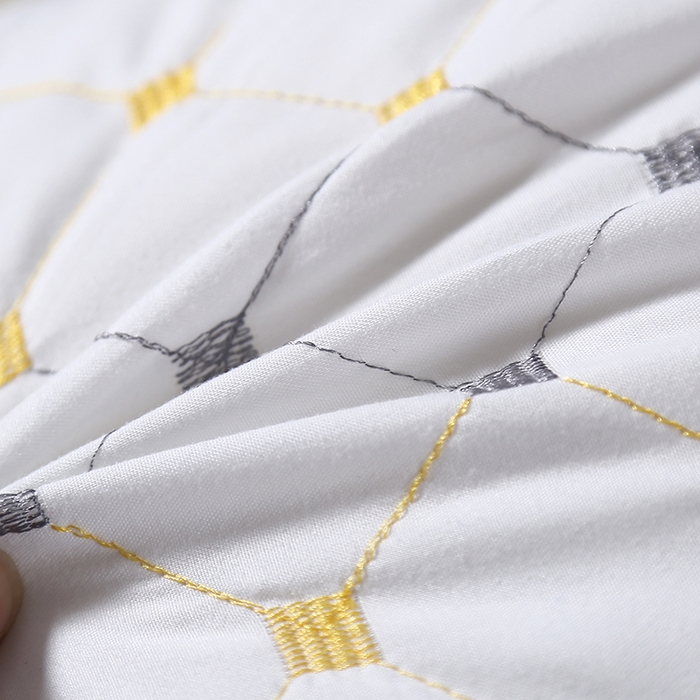 91家纺网 家纺一手货源 找家纺 （总）圣之寐 2025新款满天星磨毛羽丝绒刺绣枕枕头枕芯