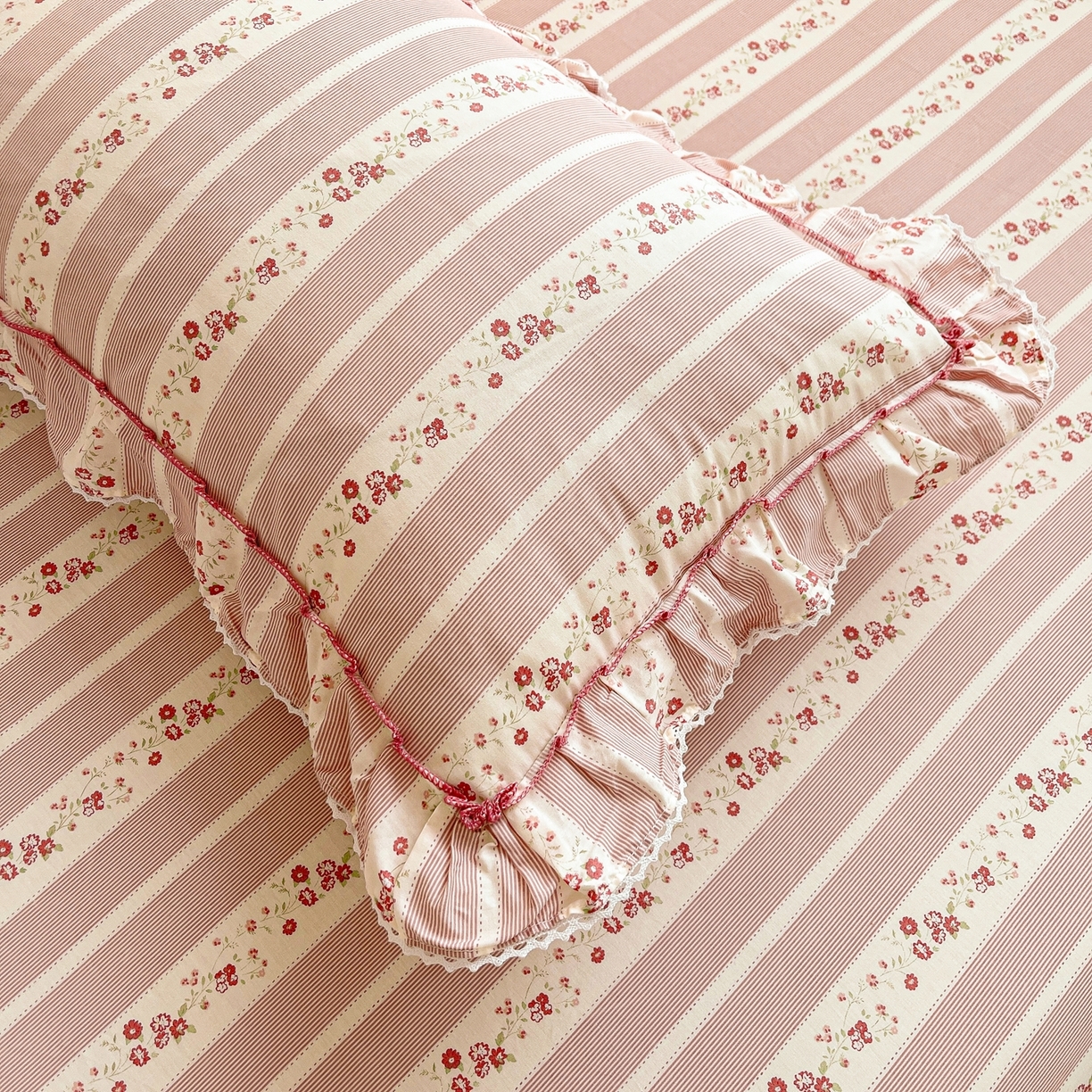 91家纺网 家纺一手货源 找家纺 缦彩 2025新款韩版全棉公主风枕套 多丽粉