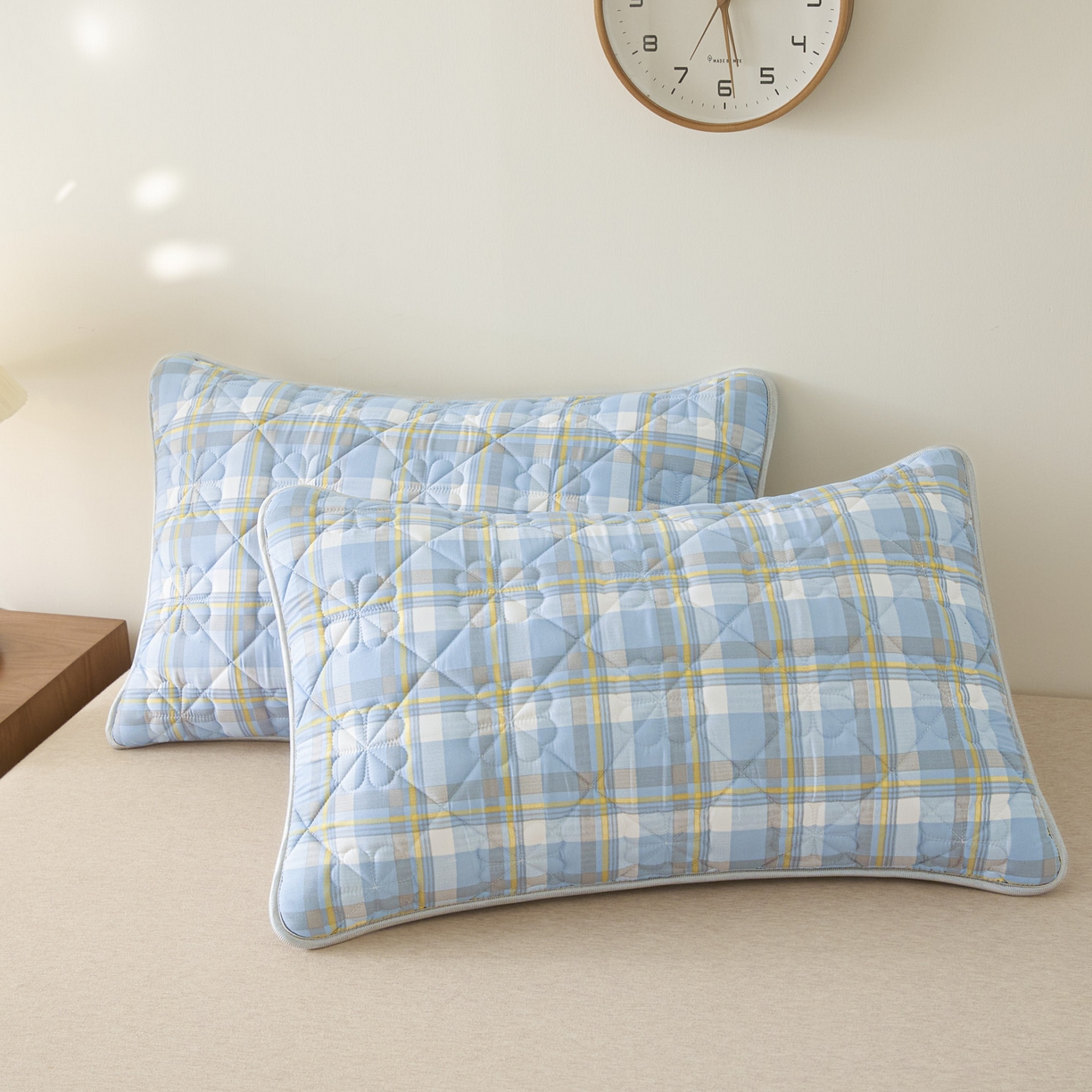 91家纺网 家纺一手货源 找家纺 芬晴家纺 2025新款A类大豆夹棉格子枕套单件单枕套防口水头油 简夕蓝