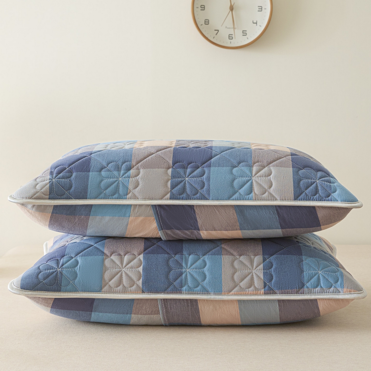 91家纺网 家纺一手货源 找家纺 芬晴家纺 2025新款A类大豆夹棉格子枕套单件单枕套防口水头油 英伦