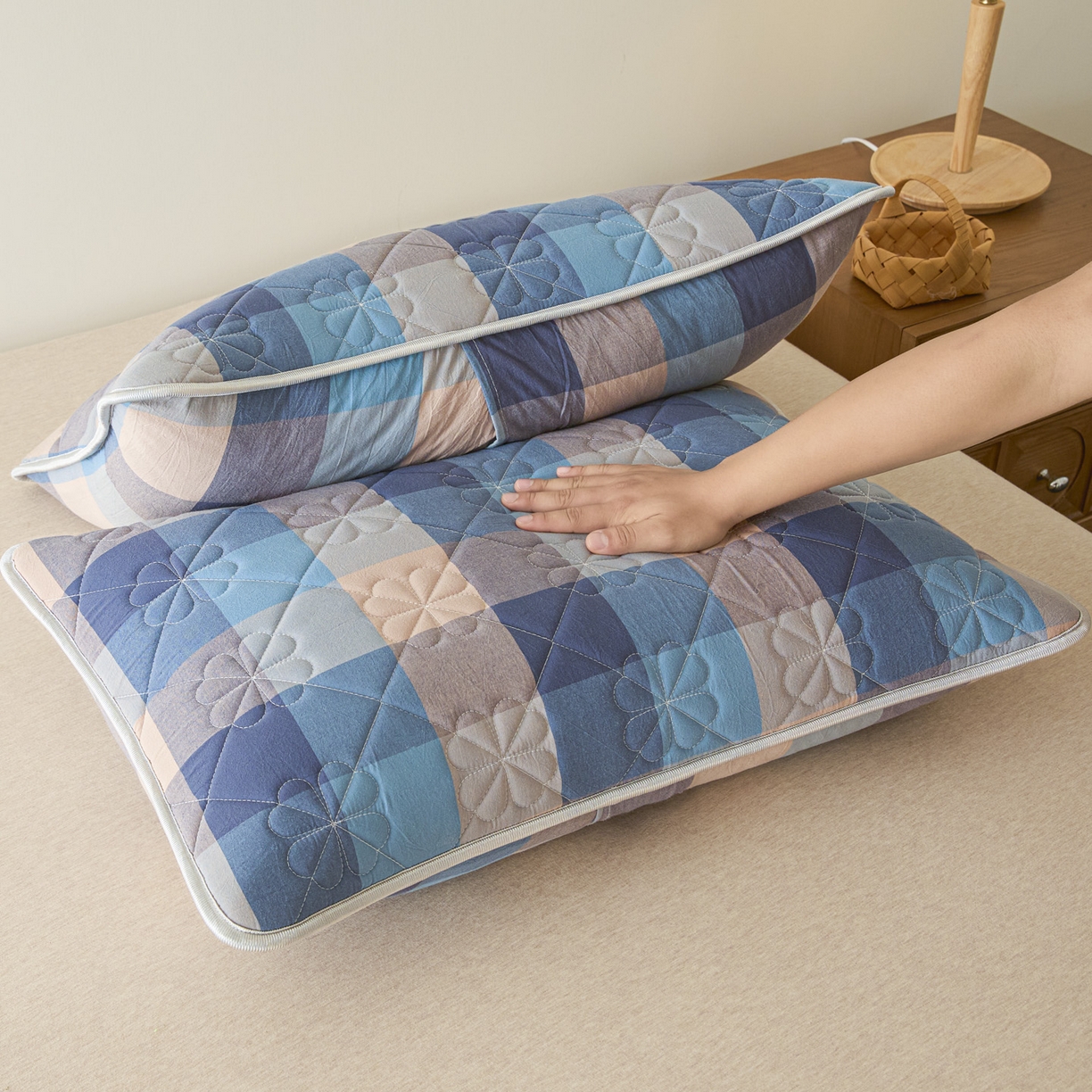 91家纺网 家纺一手货源 找家纺 芬晴家纺 2025新款A类大豆夹棉格子枕套单件单枕套防口水头油 英伦