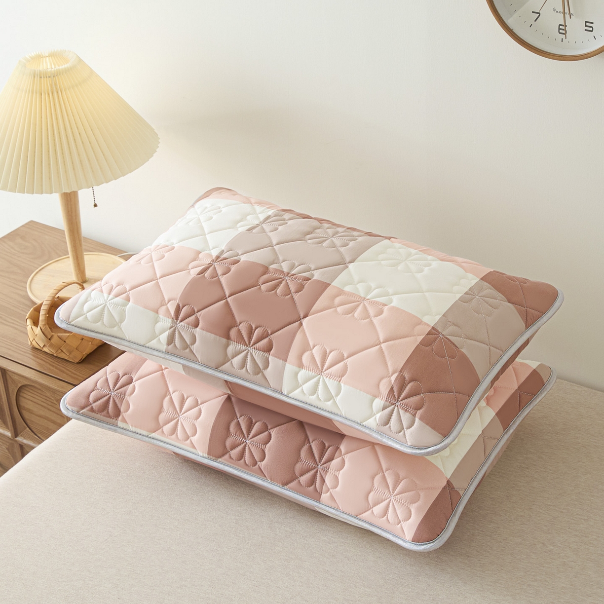 91家纺网 家纺一手货源 找家纺 芬晴家纺 2025新款A类大豆夹棉格子枕套单件单枕套防口水头油 橙大格