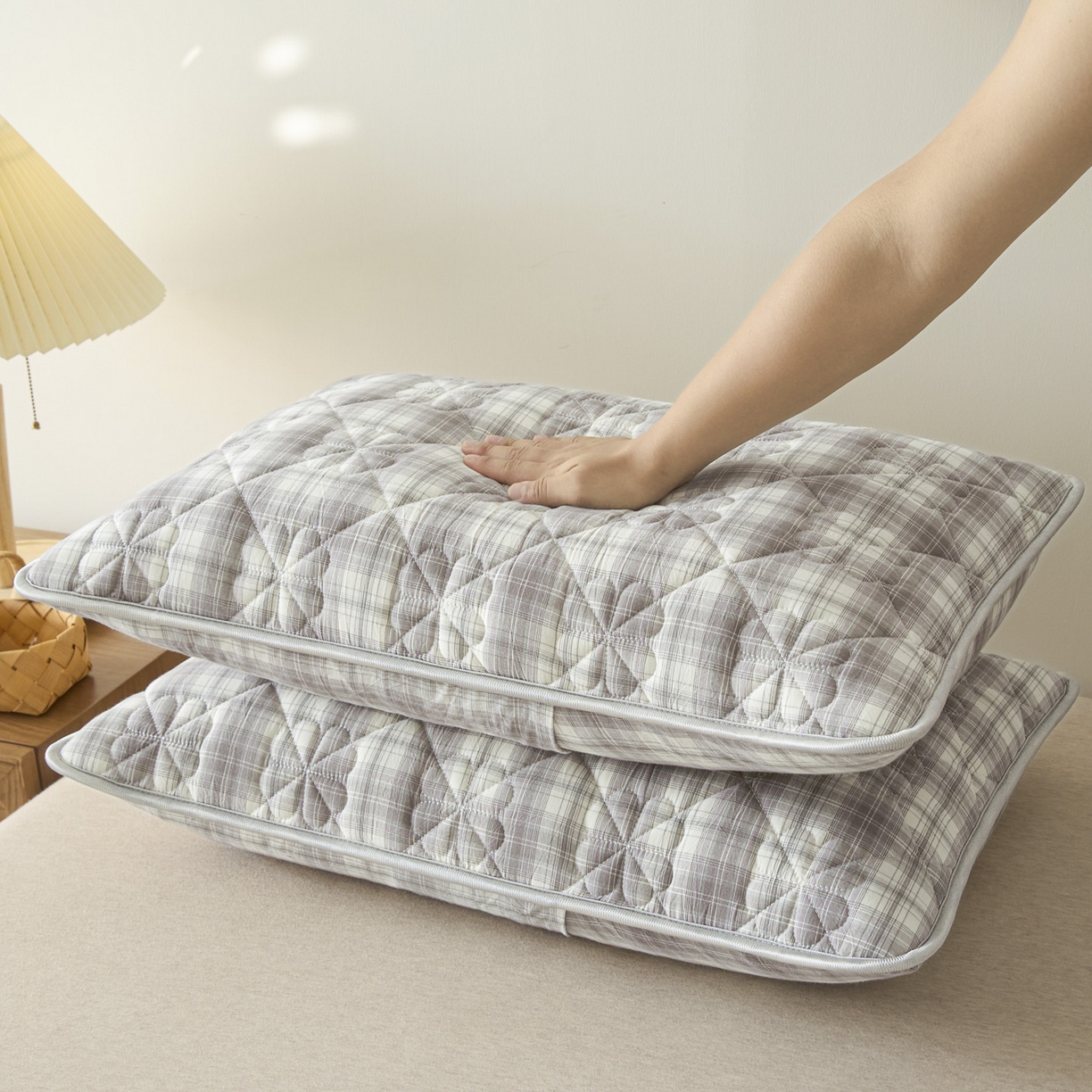 91家纺网 家纺一手货源 找家纺 （总）芬晴家纺 2025新款A类大豆夹棉格子枕套单件单枕套防口水头油