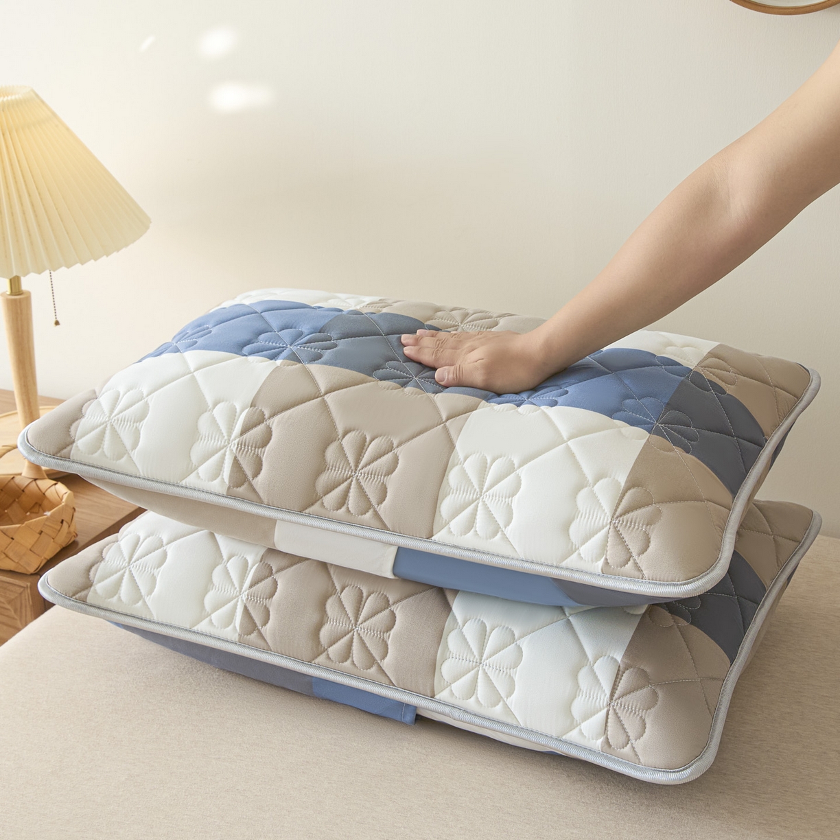 91家纺网 家纺一手货源 找家纺 芬晴家纺 2025新款A类大豆夹棉格子枕套单件单枕套防口水头油 蓝大格