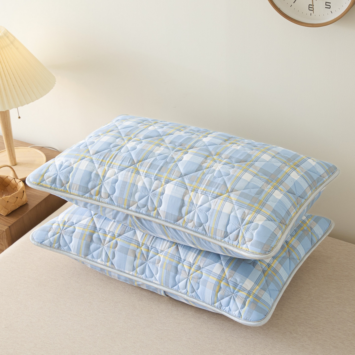 91家纺网 家纺一手货源 找家纺 芬晴家纺 2025新款A类大豆夹棉格子枕套单件单枕套防口水头油 简夕蓝