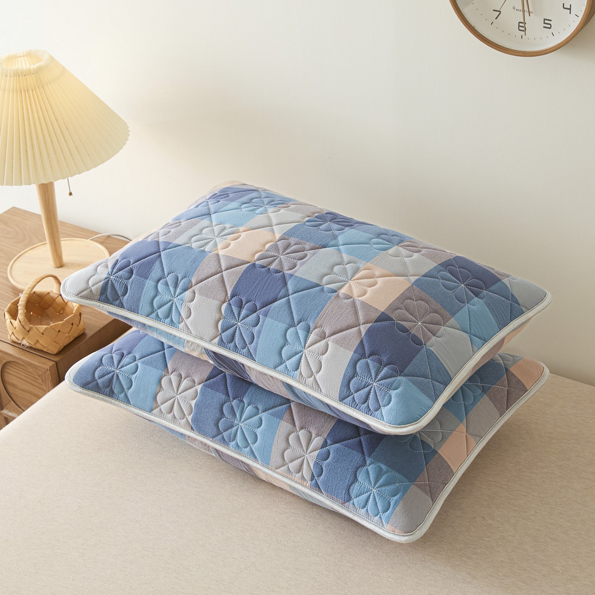 91家纺网 家纺一手货源 找家纺 芬晴家纺 2025新款A类大豆夹棉格子枕套单件单枕套防口水头油 英伦