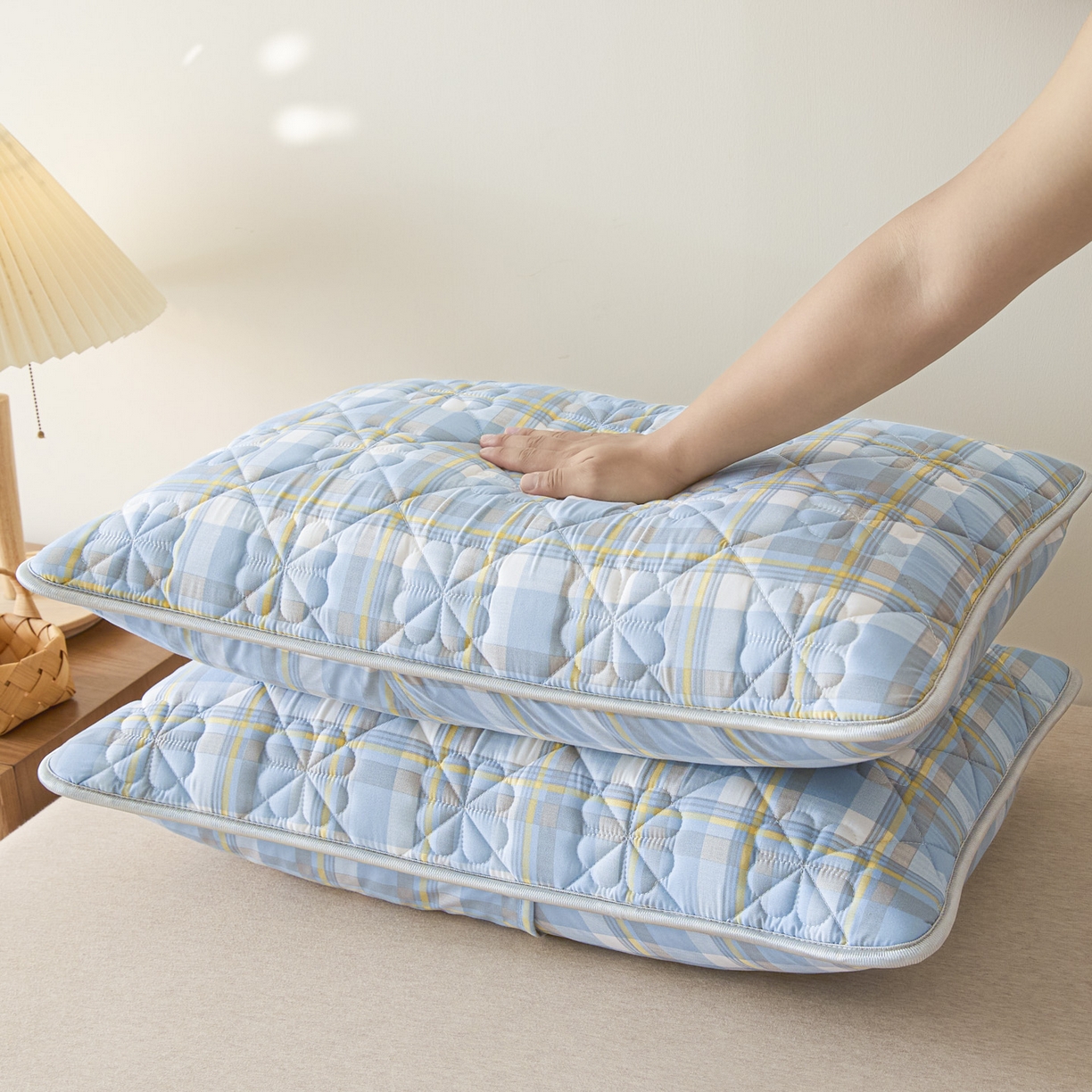 91家纺网 家纺一手货源 找家纺 芬晴家纺 2025新款A类大豆夹棉格子枕套单件单枕套防口水头油 简夕蓝