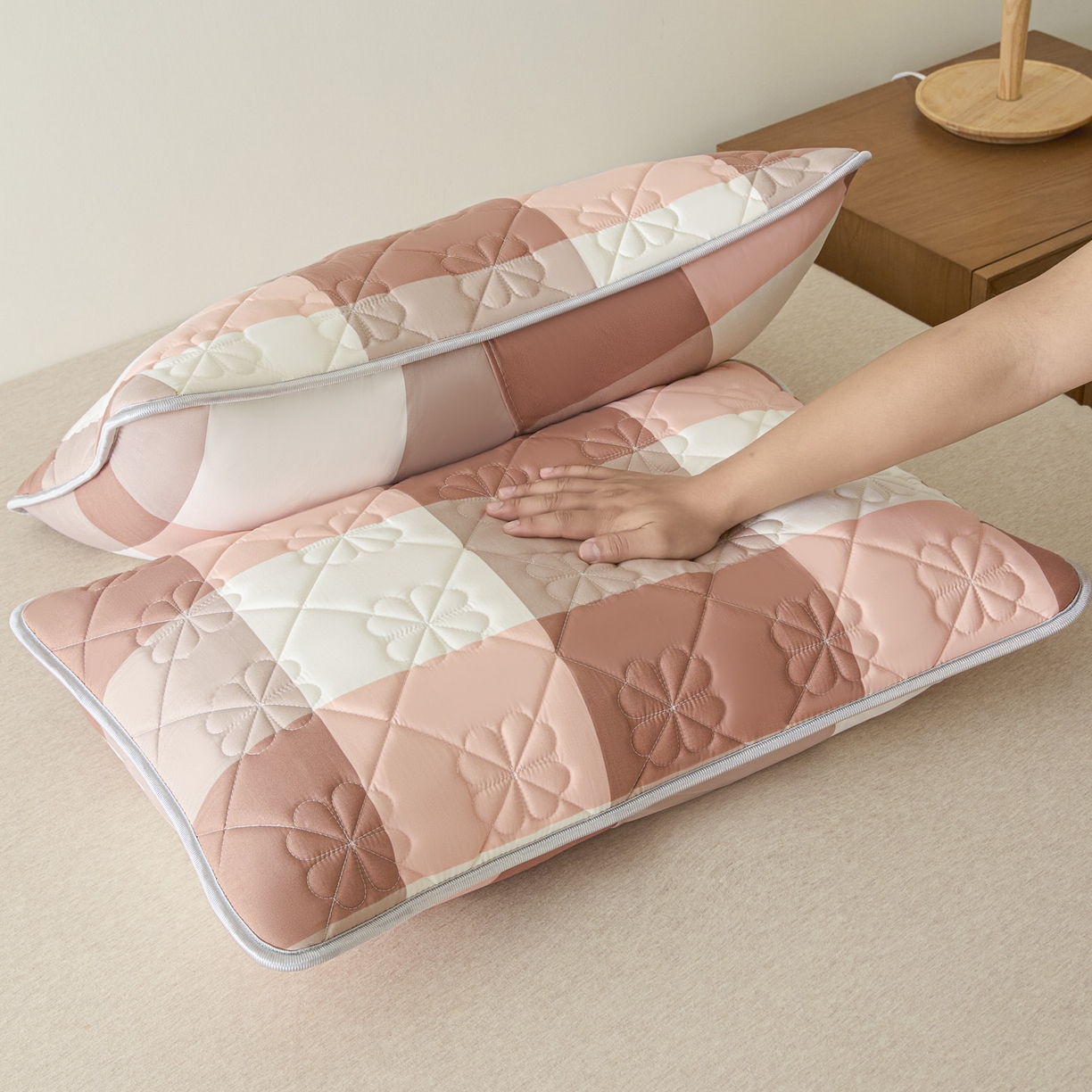 91家纺网 家纺一手货源 找家纺 芬晴家纺 2025新款A类大豆夹棉格子枕套单件单枕套防口水头油 橙大格