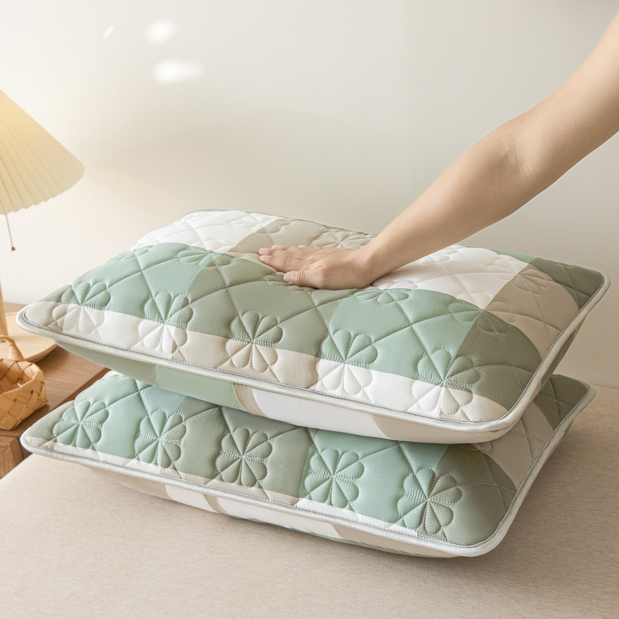 91家纺网 家纺一手货源 找家纺 芬晴家纺 2025新款A类大豆夹棉格子枕套单件单枕套防口水头油 绿大格