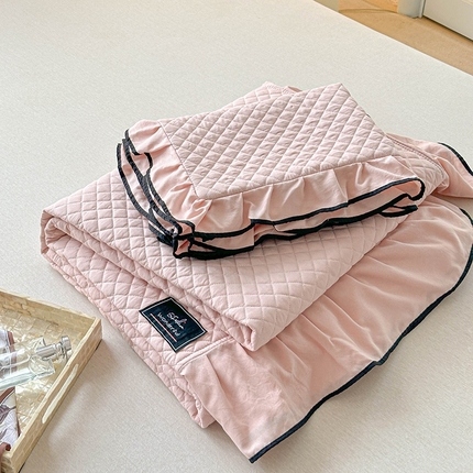 91家纺网 家纺一手货源 找家纺 （总）源舜家纺 2025新款针织赫本风仿棉黑丝花边床盖三件套