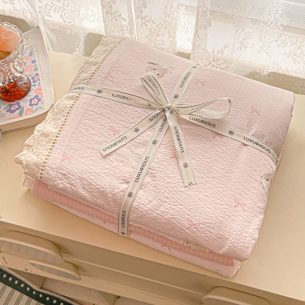 91家纺网 家纺一手货源 找家纺 水木坊 2025新款皱皱双层纱镂空花边四件套 兔叽奶糖