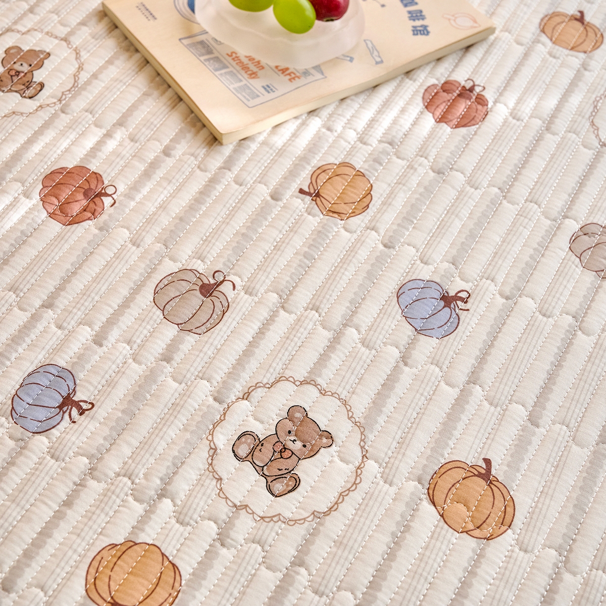 91家纺网 家纺一手货源 找家纺 X猫先生 2025小清新全棉学生床盖-新增花型 南瓜熊