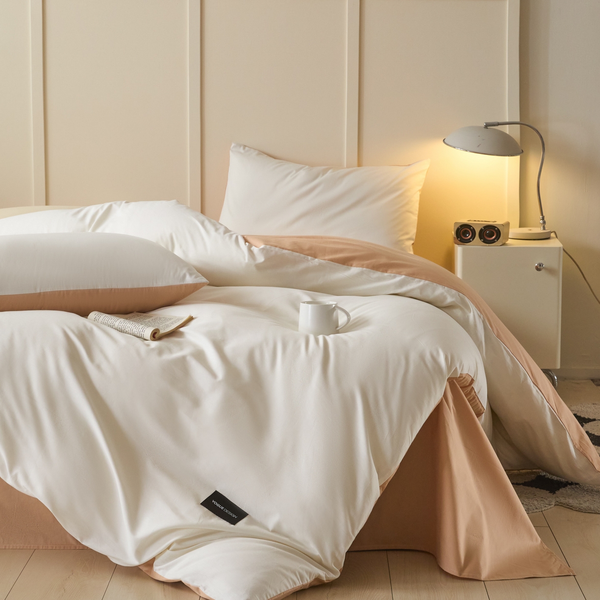 91家纺网 家纺一手货源 找家纺 乐美家纺 2025新款全棉双拼单被套 白+奶茶杏