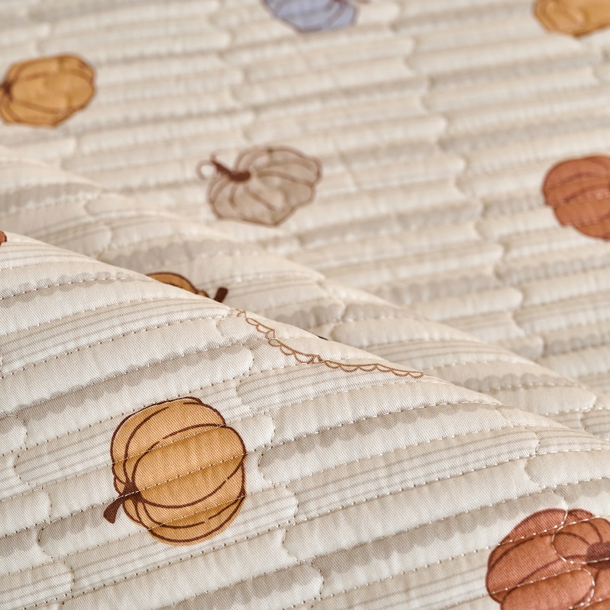 91家纺网 家纺一手货源 找家纺 X猫先生 2025小清新全棉学生床盖-新增花型 南瓜熊