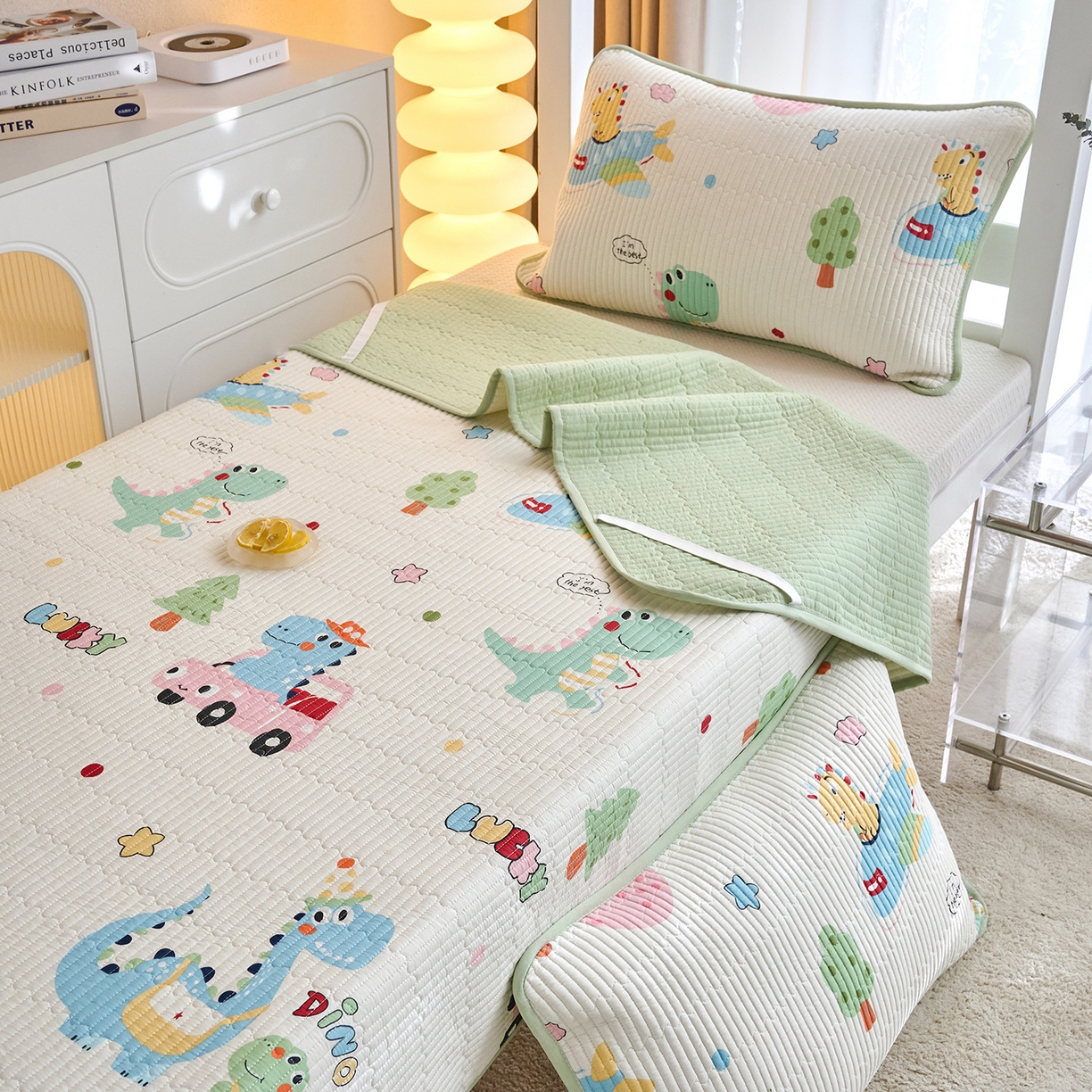 91家纺网 家纺一手货源 找家纺 X猫先生 2025小清新全棉学生床盖-新增花型 萌龙乐眠