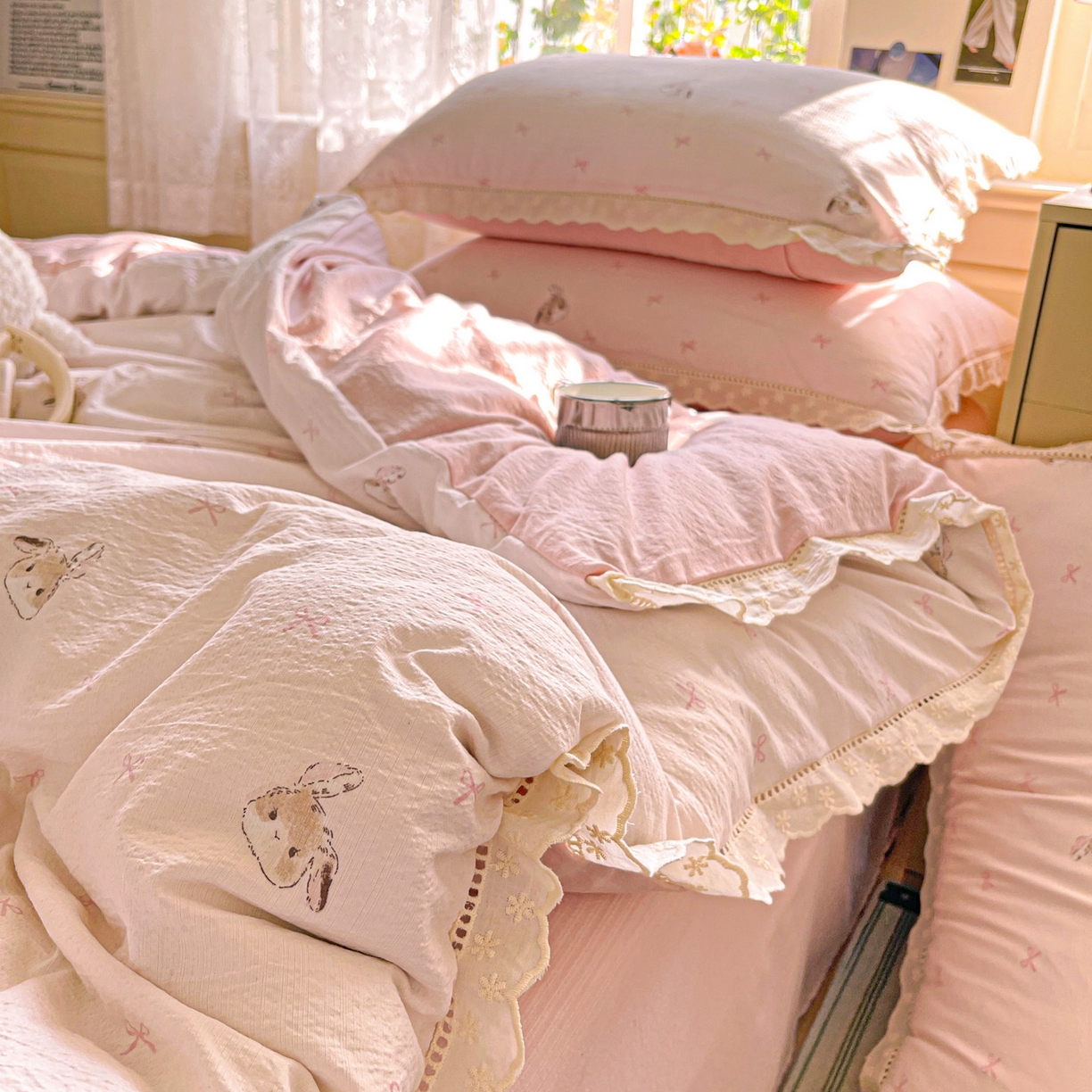 91家纺网 家纺一手货源 找家纺 水木坊 2025新款皱皱双层纱镂空花边四件套 兔叽奶糖