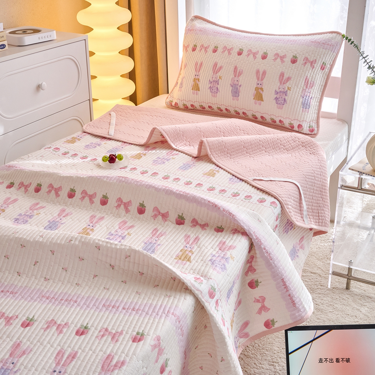 91家纺网 家纺一手货源 找家纺 X猫先生 2025小清新全棉学生床盖-新增花型 踏春小兔