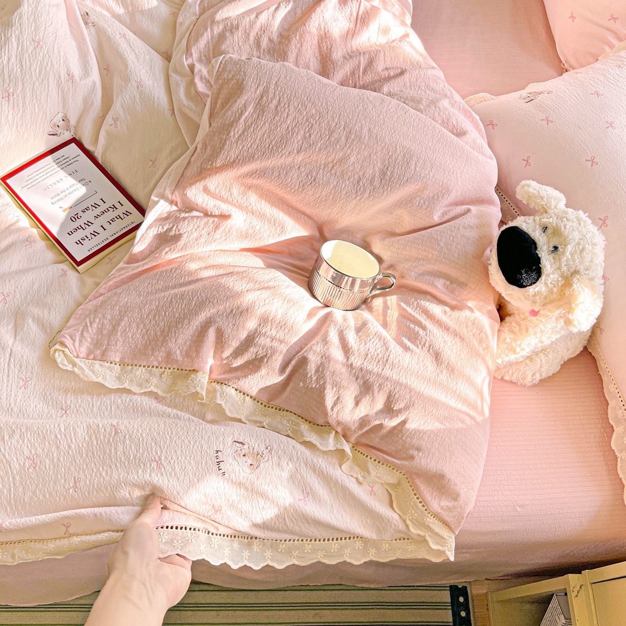 91家纺网 家纺一手货源 找家纺 水木坊 2025新款皱皱双层纱镂空花边四件套 兔叽奶糖