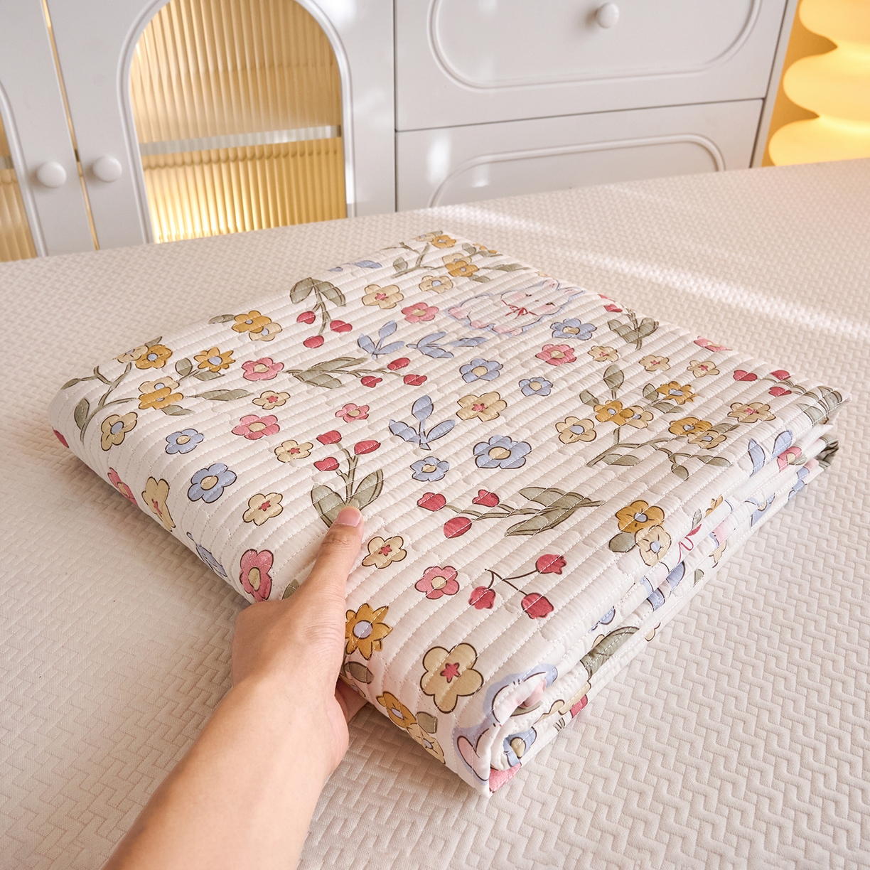 91家纺网 家纺一手货源 找家纺 X猫先生 2025小清新全棉学生床盖-新增花型 花语兔兔