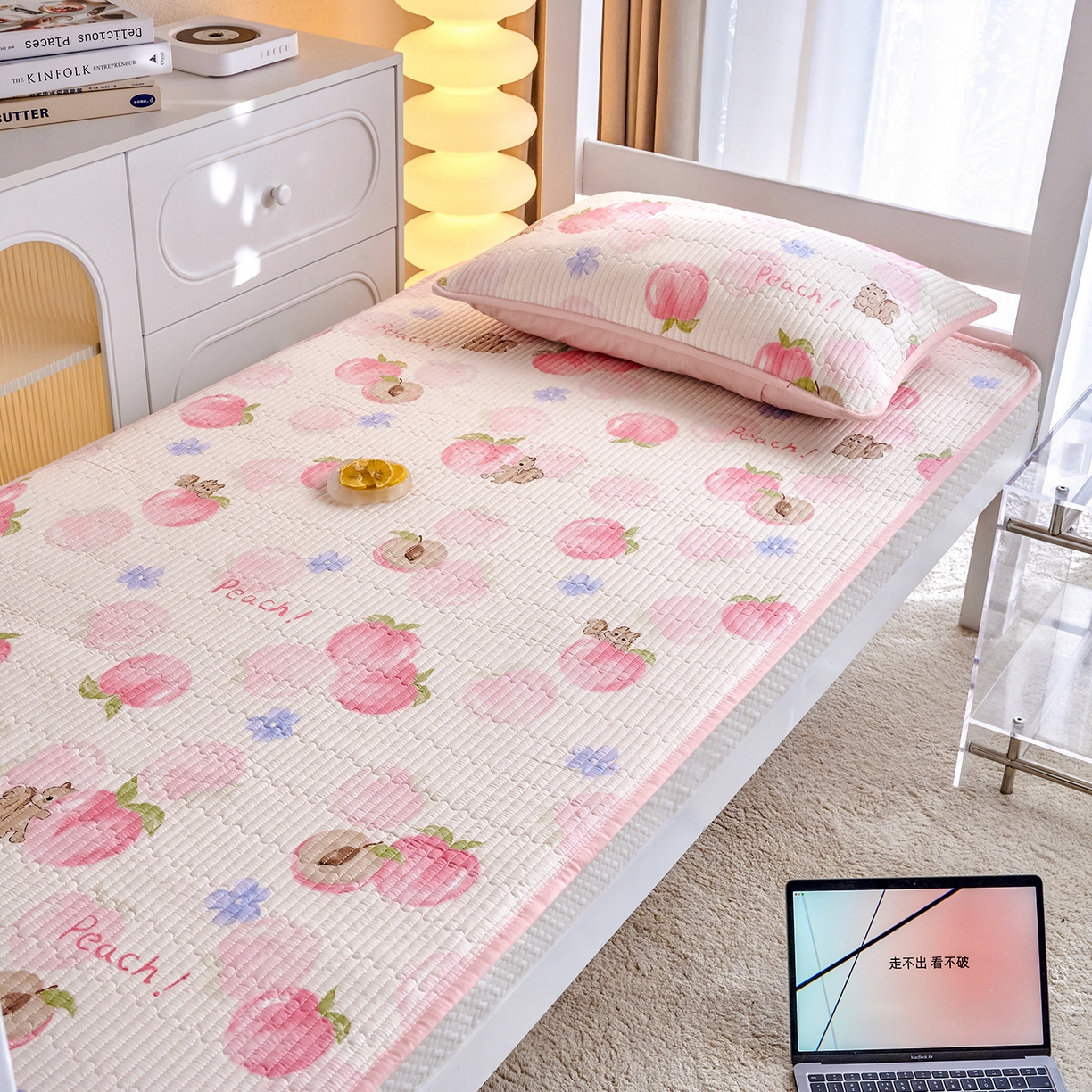 91家纺网 家纺一手货源 找家纺 X猫先生 2025小清新全棉学生床盖-新增花型 蜜桃松鼠