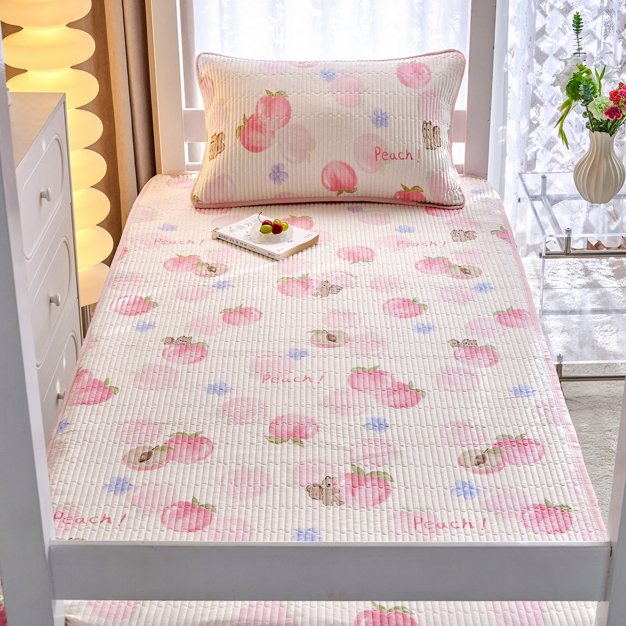 91家纺网 家纺一手货源 找家纺 X猫先生 2025小清新全棉学生床盖-新增花型 蜜桃松鼠