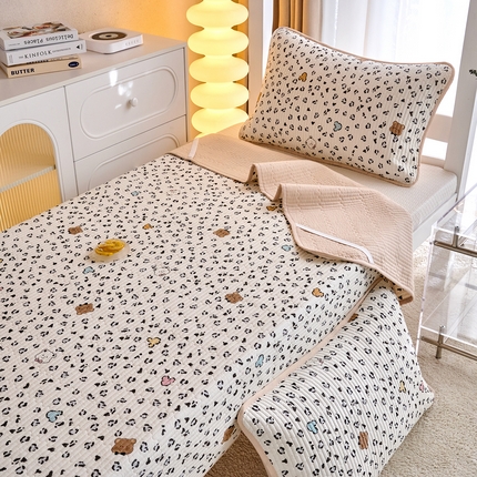 X猫先生 2025小清新全棉学生床盖-新增花型 豹纹小熊