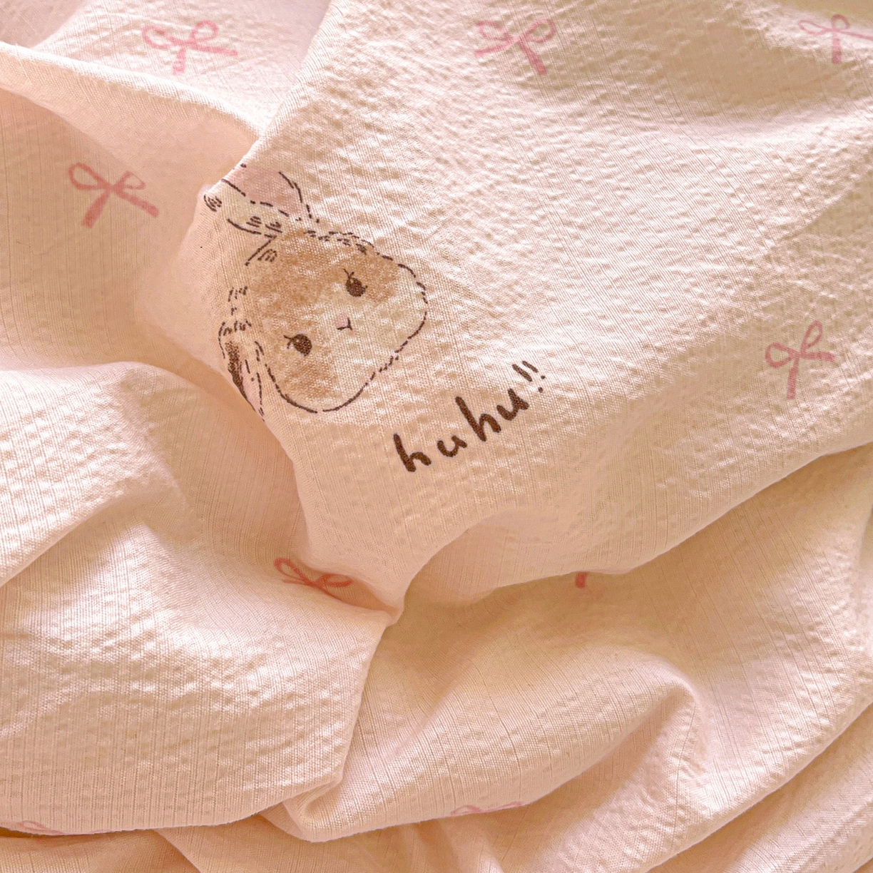 91家纺网 家纺一手货源 找家纺 水木坊 2025新款皱皱双层纱镂空花边四件套 兔叽奶糖