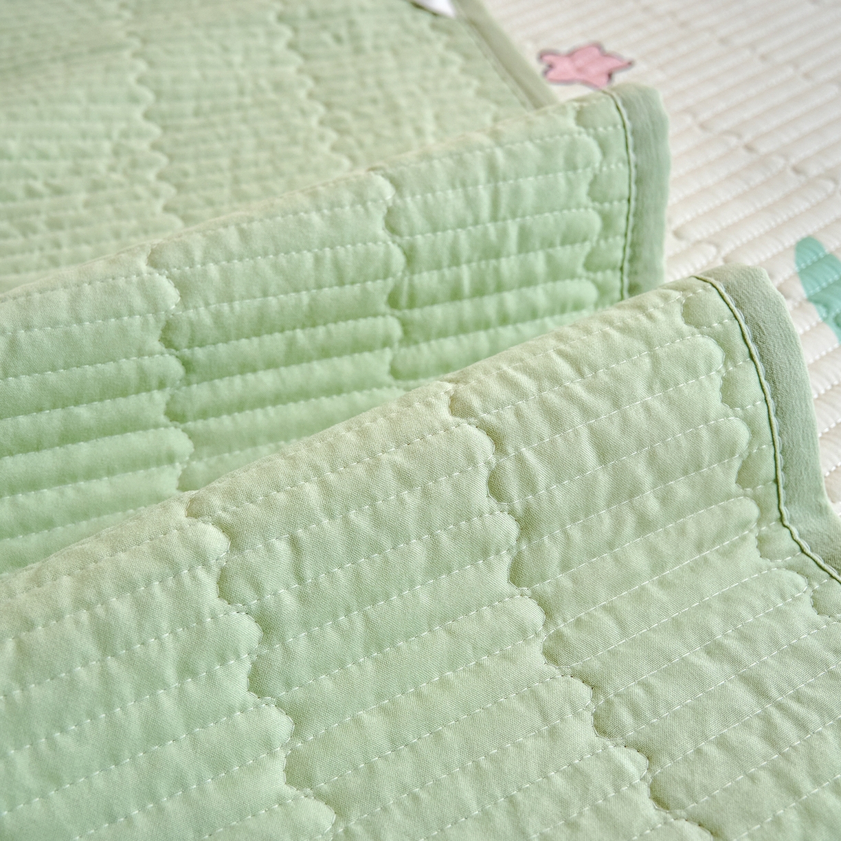 91家纺网 家纺一手货源 找家纺 X猫先生 2025小清新全棉学生床盖-新增花型 萌龙乐眠