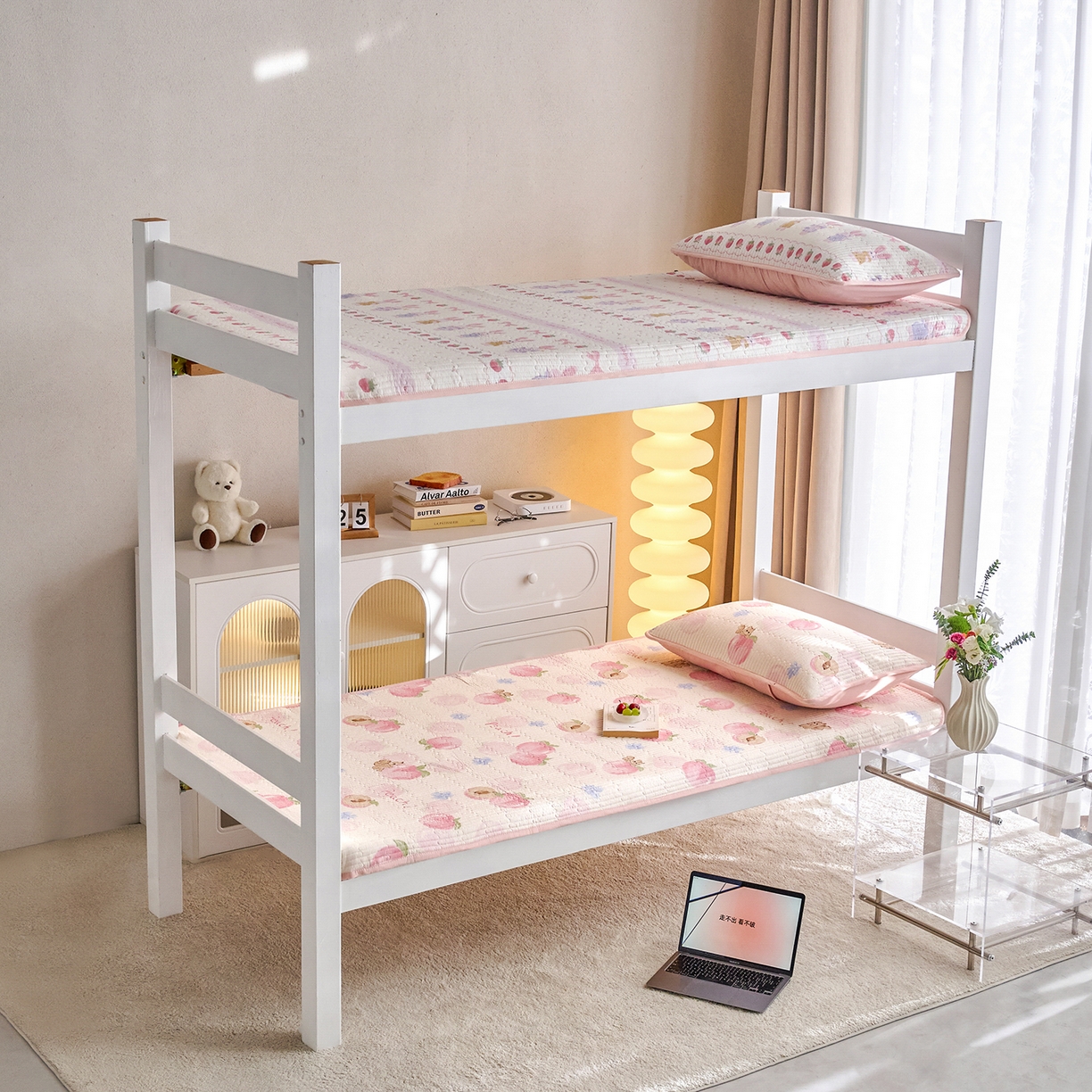 91家纺网 家纺一手货源 找家纺 X猫先生 2025小清新全棉学生床盖-新增花型 蜜桃松鼠