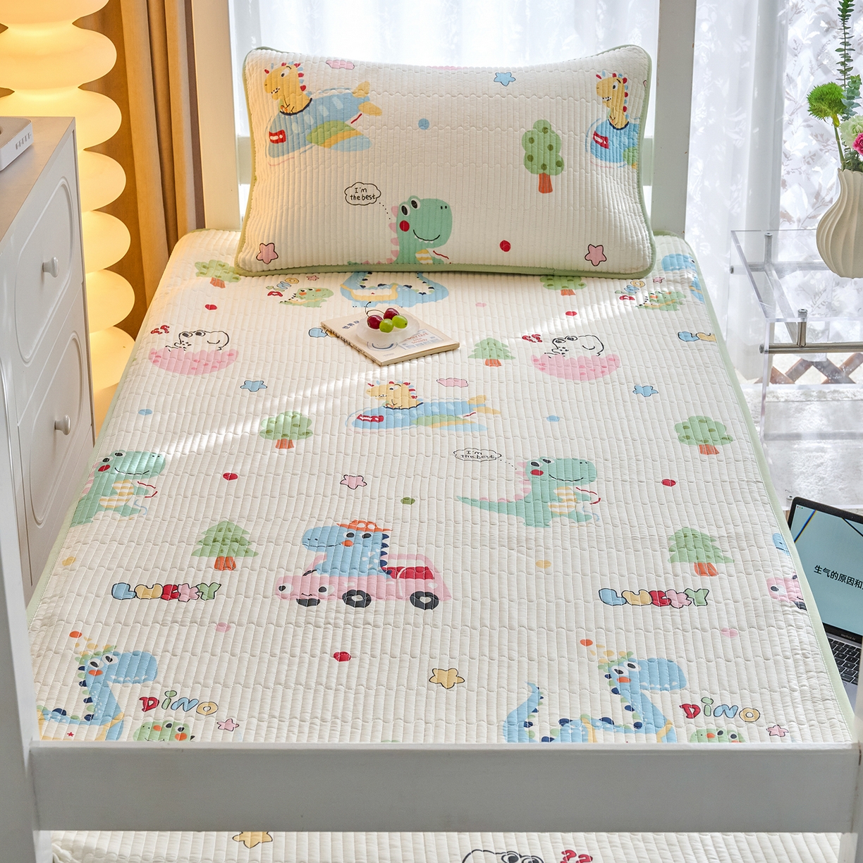 91家纺网 家纺一手货源 找家纺 X猫先生 2025小清新全棉学生床盖-新增花型 萌龙乐眠