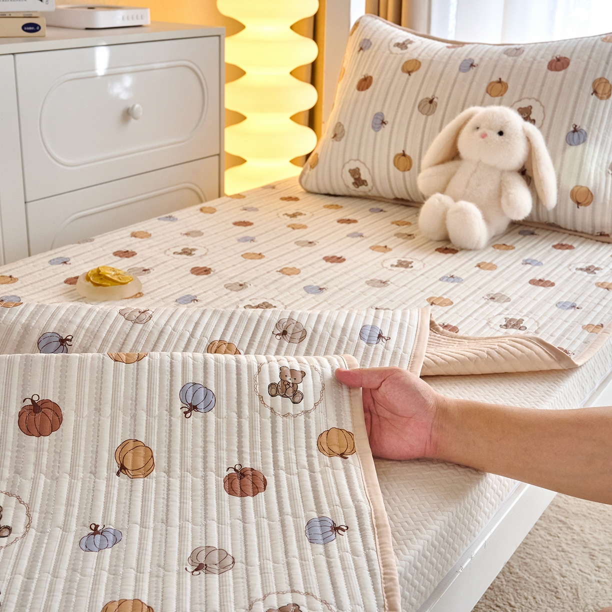 91家纺网 家纺一手货源 找家纺 X猫先生 2025小清新全棉学生床盖-新增花型 南瓜熊