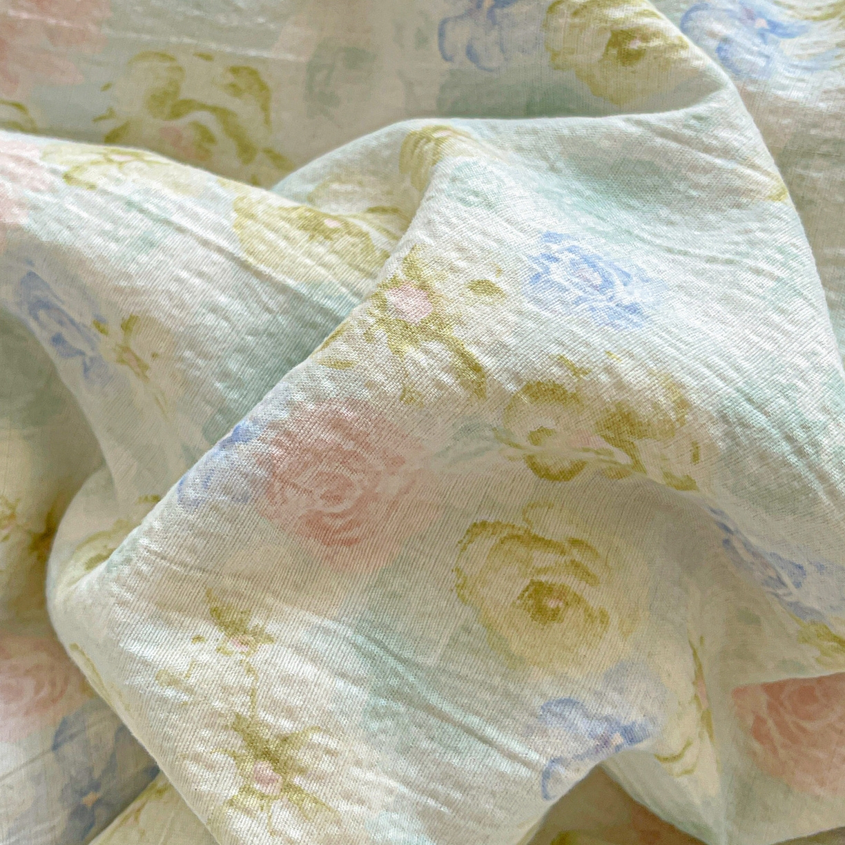 91家纺网 家纺一手货源 找家纺 水木坊 2025新款皱皱双层纱镂空花边四件套 风与铃兰