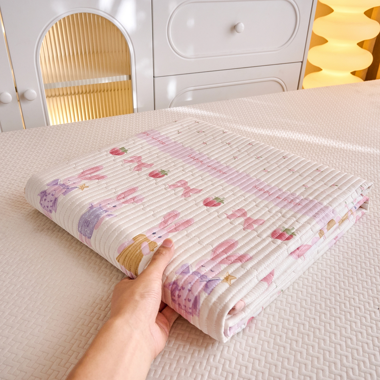 91家纺网 家纺一手货源 找家纺 X猫先生 2025小清新全棉学生床盖-新增花型 踏春小兔