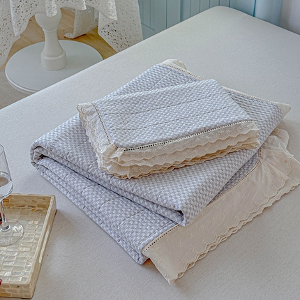 91家纺网 家纺一手货源 找家纺 （总）源舜家纺 2025新款斜纹长绒棉全棉镂空花边床盖三件套