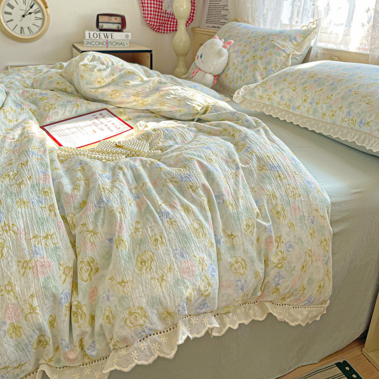 91家纺网 家纺一手货源 找家纺 水木坊 2025新款皱皱双层纱镂空花边四件套 风与铃兰