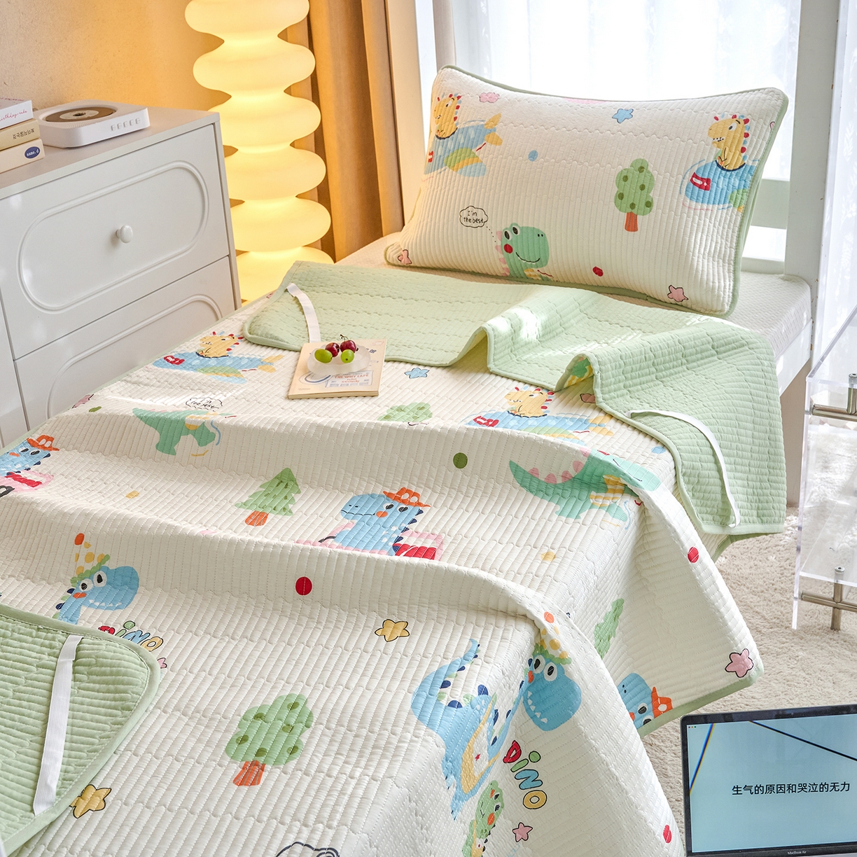 91家纺网 家纺一手货源 找家纺 X猫先生 2025小清新全棉学生床盖-新增花型 萌龙乐眠