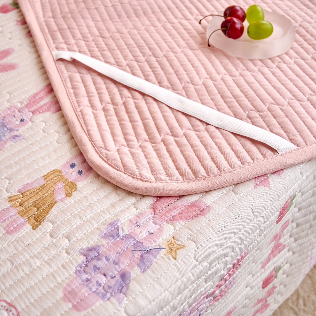 91家纺网 家纺一手货源 找家纺 X猫先生 2025小清新全棉学生床盖-新增花型 踏春小兔