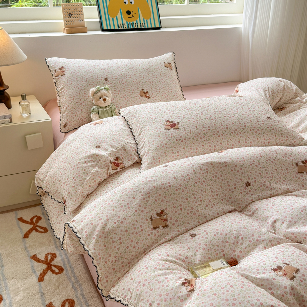 91家纺网 家纺一手货源 找家纺 淑女公社家纺 2025四季款全棉纯棉双层纱小香风四件套 腊肠狗 小粉花