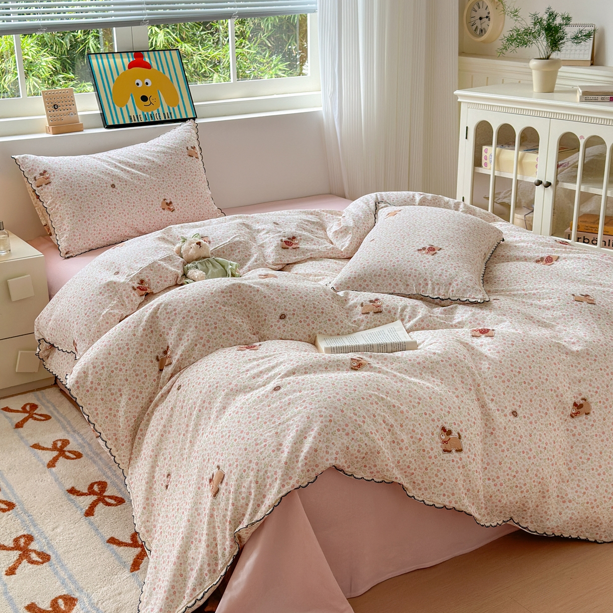 91家纺网 家纺一手货源 找家纺 淑女公社家纺 2025四季款全棉纯棉双层纱小香风四件套 腊肠狗 小粉花