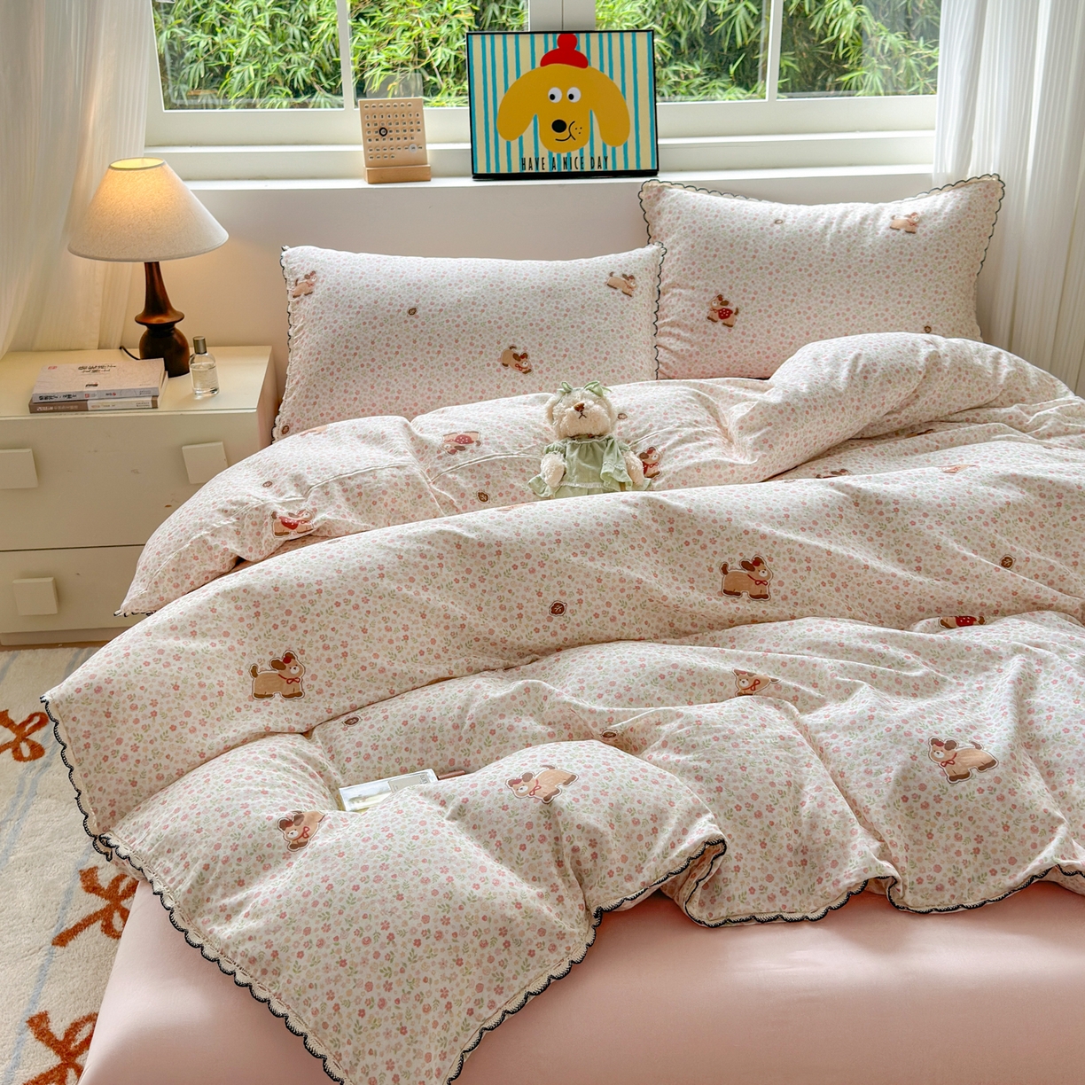 91家纺网 家纺一手货源 找家纺 淑女公社家纺 2025四季款全棉纯棉双层纱小香风四件套 腊肠狗 小粉花