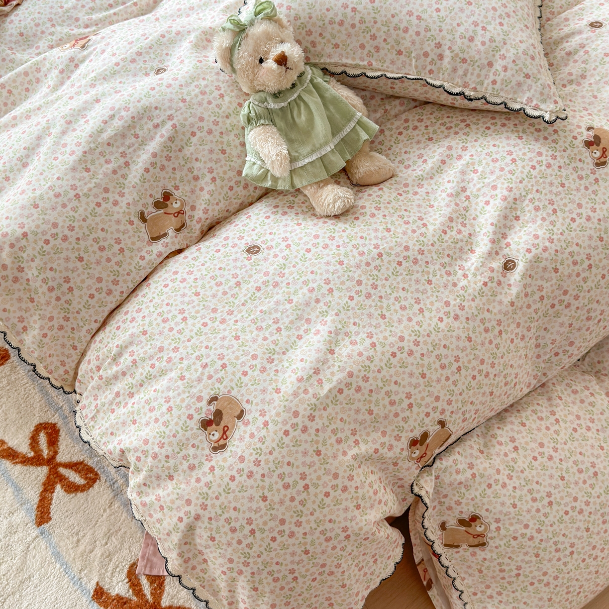 91家纺网 家纺一手货源 找家纺 淑女公社家纺 2025四季款全棉纯棉双层纱小香风四件套 腊肠狗 小粉花