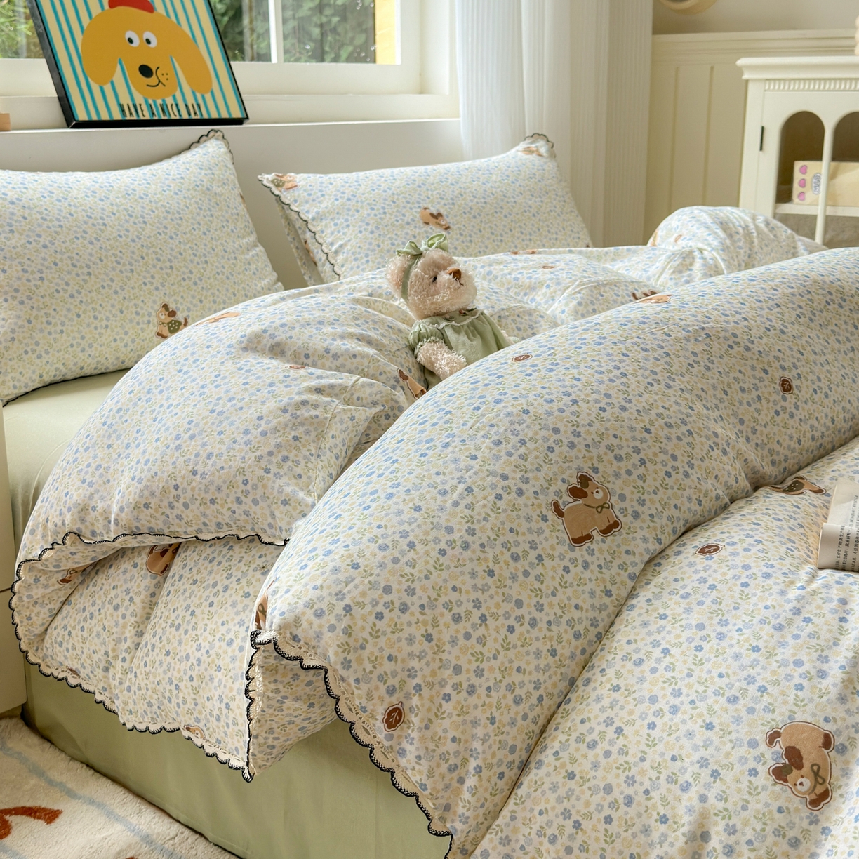 91家纺网 家纺一手货源 找家纺 淑女公社家纺 2025四季款全棉纯棉双层纱小香风四件套 腊肠狗 小蓝花