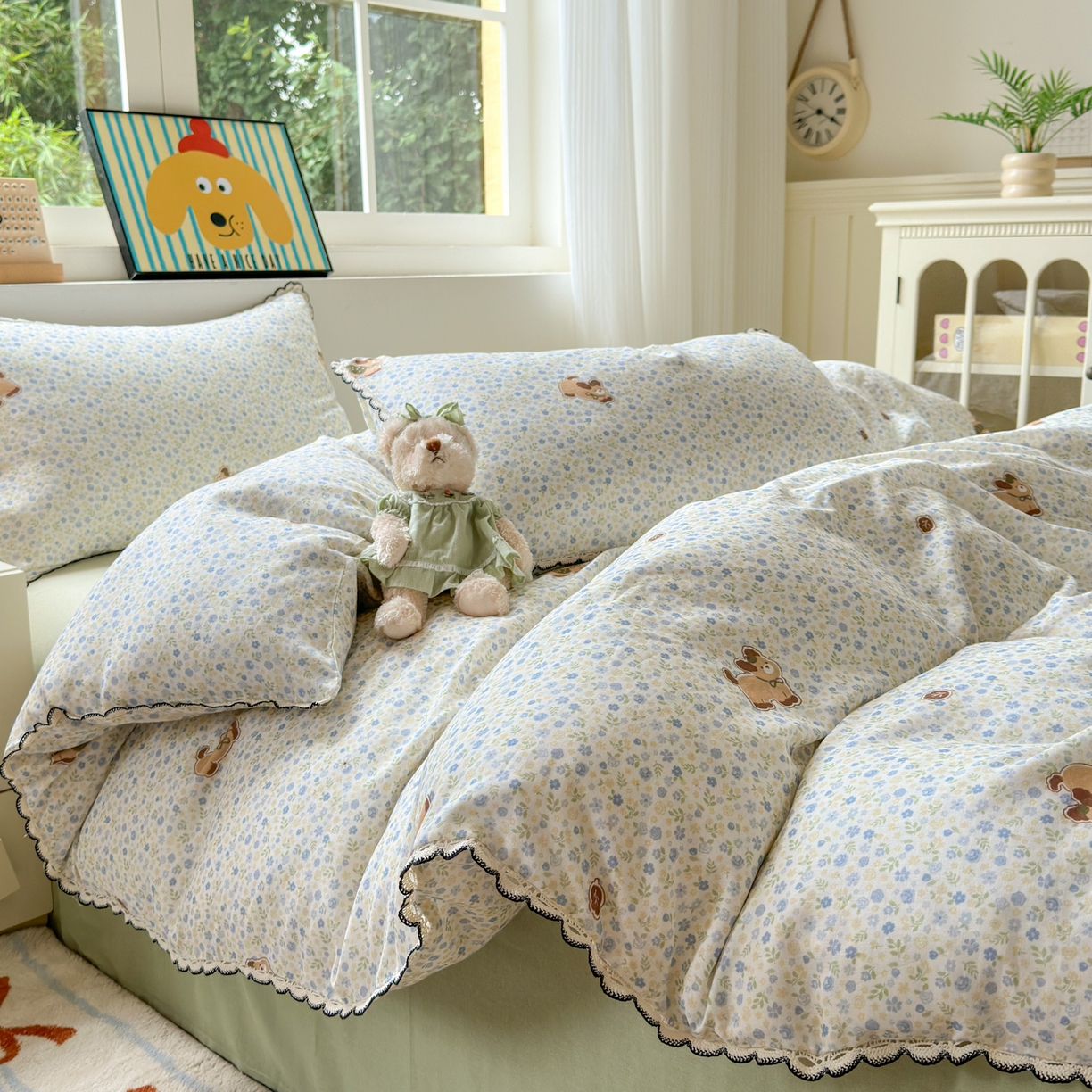 91家纺网 家纺一手货源 找家纺 淑女公社家纺 2025四季款全棉纯棉双层纱小香风四件套 腊肠狗 小蓝花