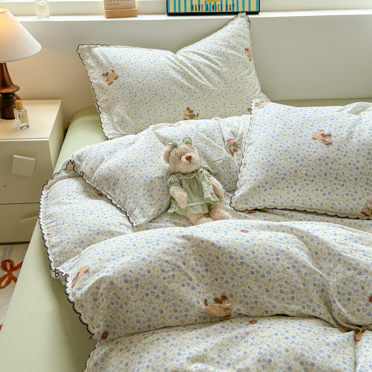 91家纺网 家纺一手货源 找家纺 淑女公社家纺 2025四季款全棉纯棉双层纱小香风四件套 腊肠狗 小蓝花