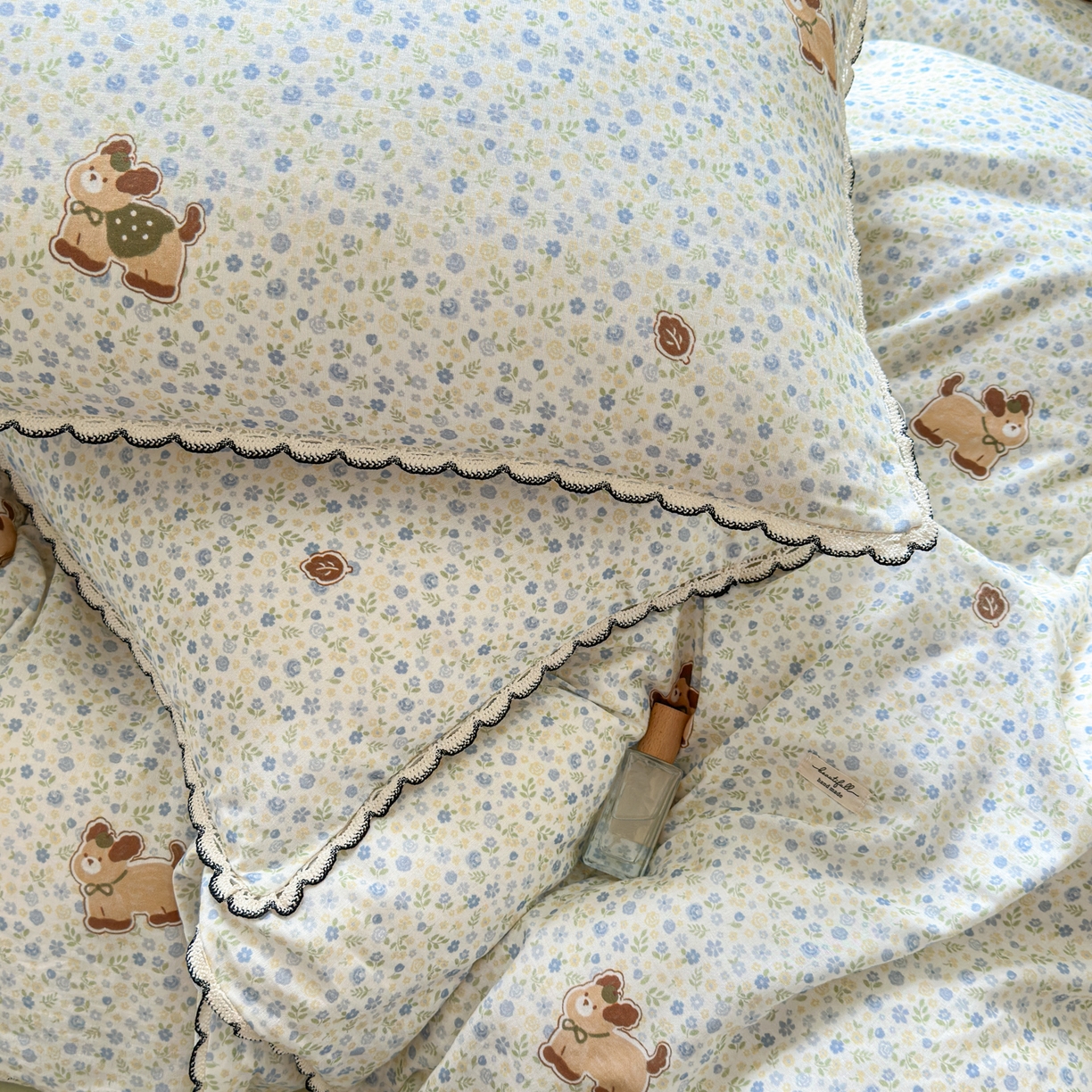 91家纺网 家纺一手货源 找家纺 淑女公社家纺 2025四季款全棉纯棉双层纱小香风四件套 腊肠狗 小蓝花