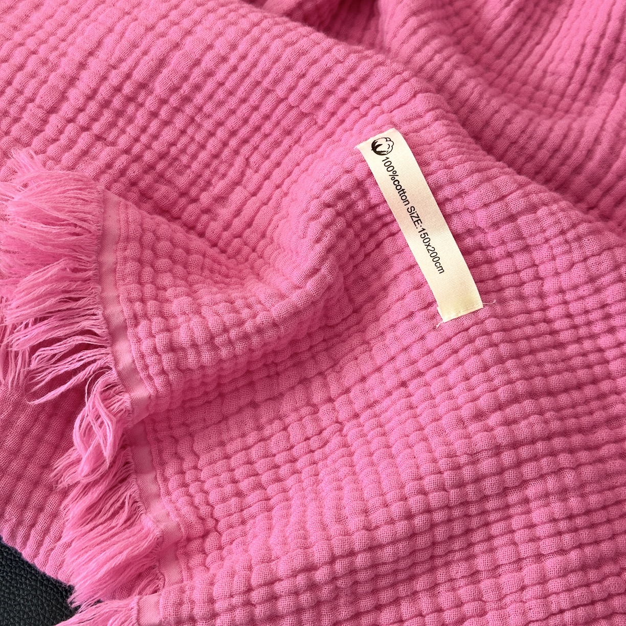 91家纺网 家纺一手货源 找家纺 淑女公社 2025四季新款四层纱皱皱流苏毯 璀璨洋红